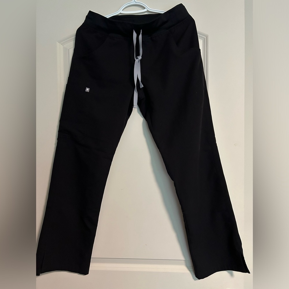 FIGS Kade Cargo Scrub Pants Style# T21004P Black Medical Uniform Size S/P